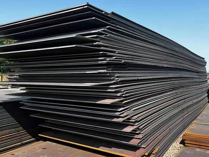 What should be considered in the design of medium and heavy plate raw materials?